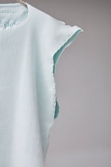 SEAMLESS DEFORMED KNIT VEST/RIB