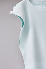 SEAMLESS DEFORMED KNIT VEST/RIB