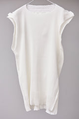 SEAMLESS DEFORMED KNIT VEST/RIB