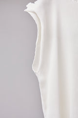 SEAMLESS DEFORMED KNIT VEST/RIB