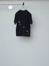 IDM STICKER PRINT BLANKET STITCH TEE