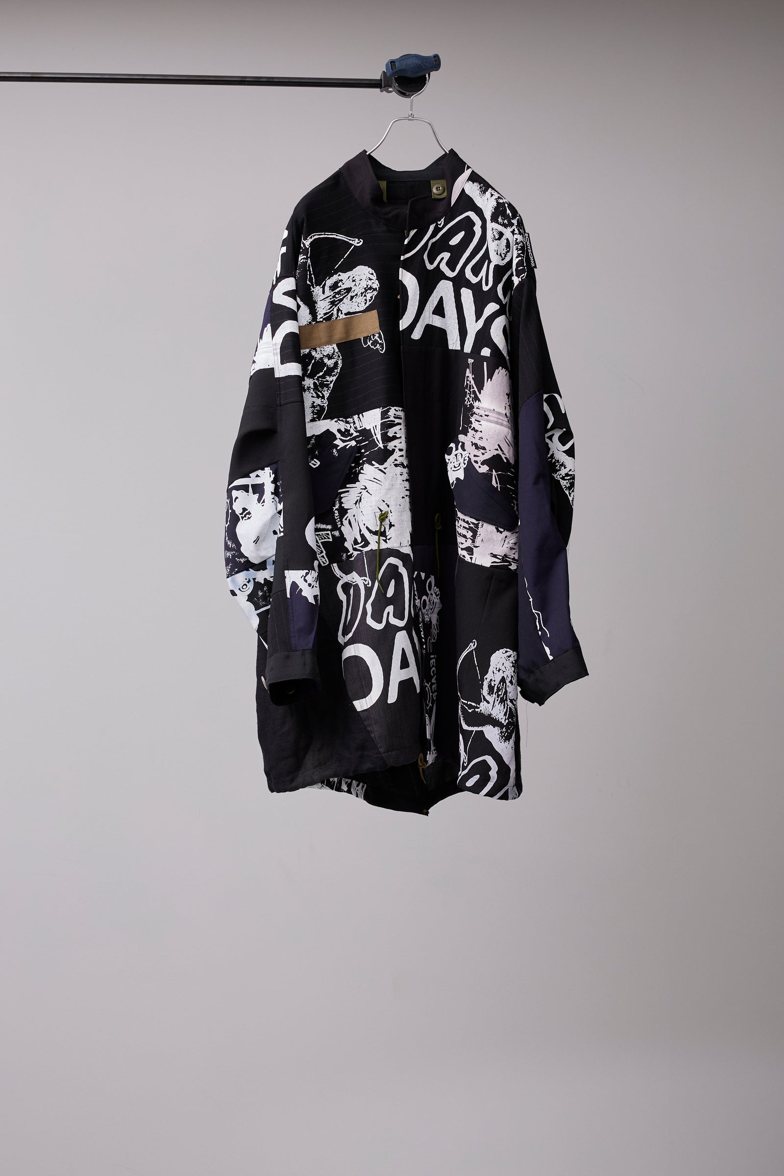 PATCHWORK MIL COAT MADE BY DISASSEMBLING AND RECONSTRUCTING