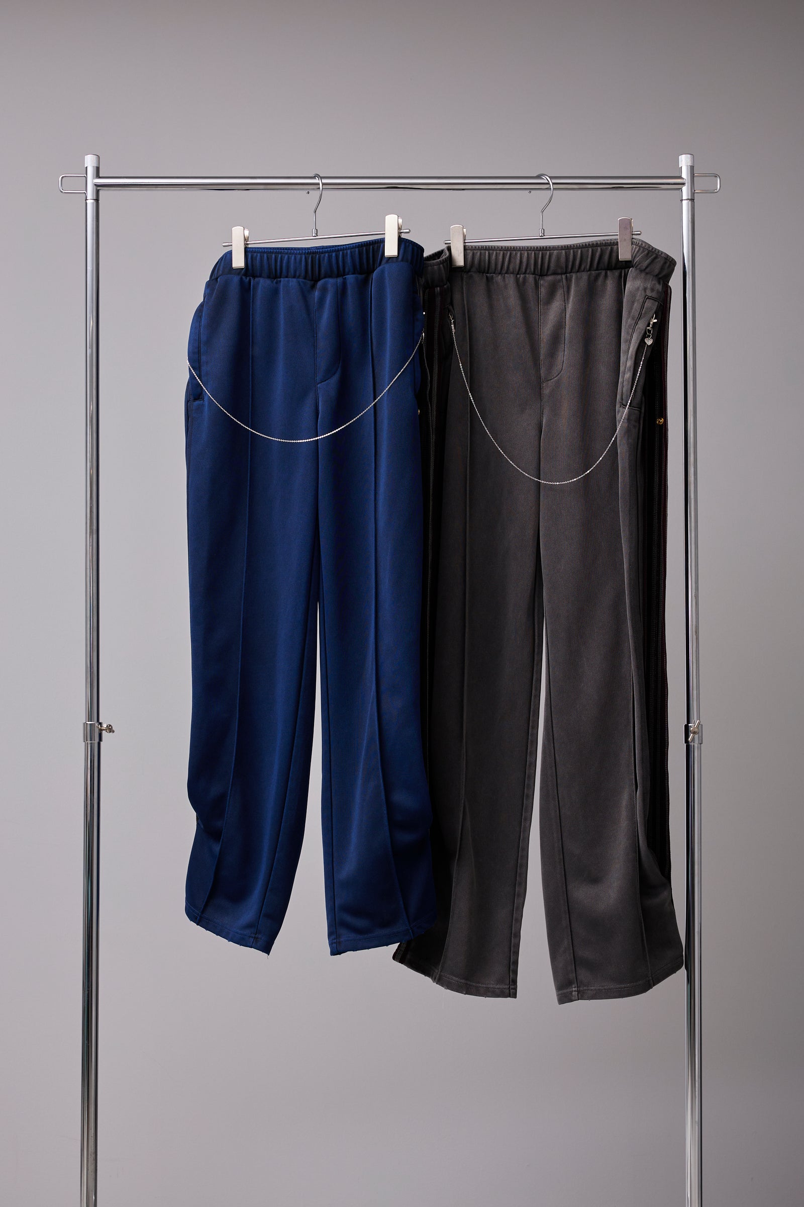 ほぼ新品⬛︎BODYSONG⬛︎ 3D CUT TROUSERS PIGMENT-DYED DISTRESSED TRACK TROUSERS – BODYSONG. ONLINE STORE