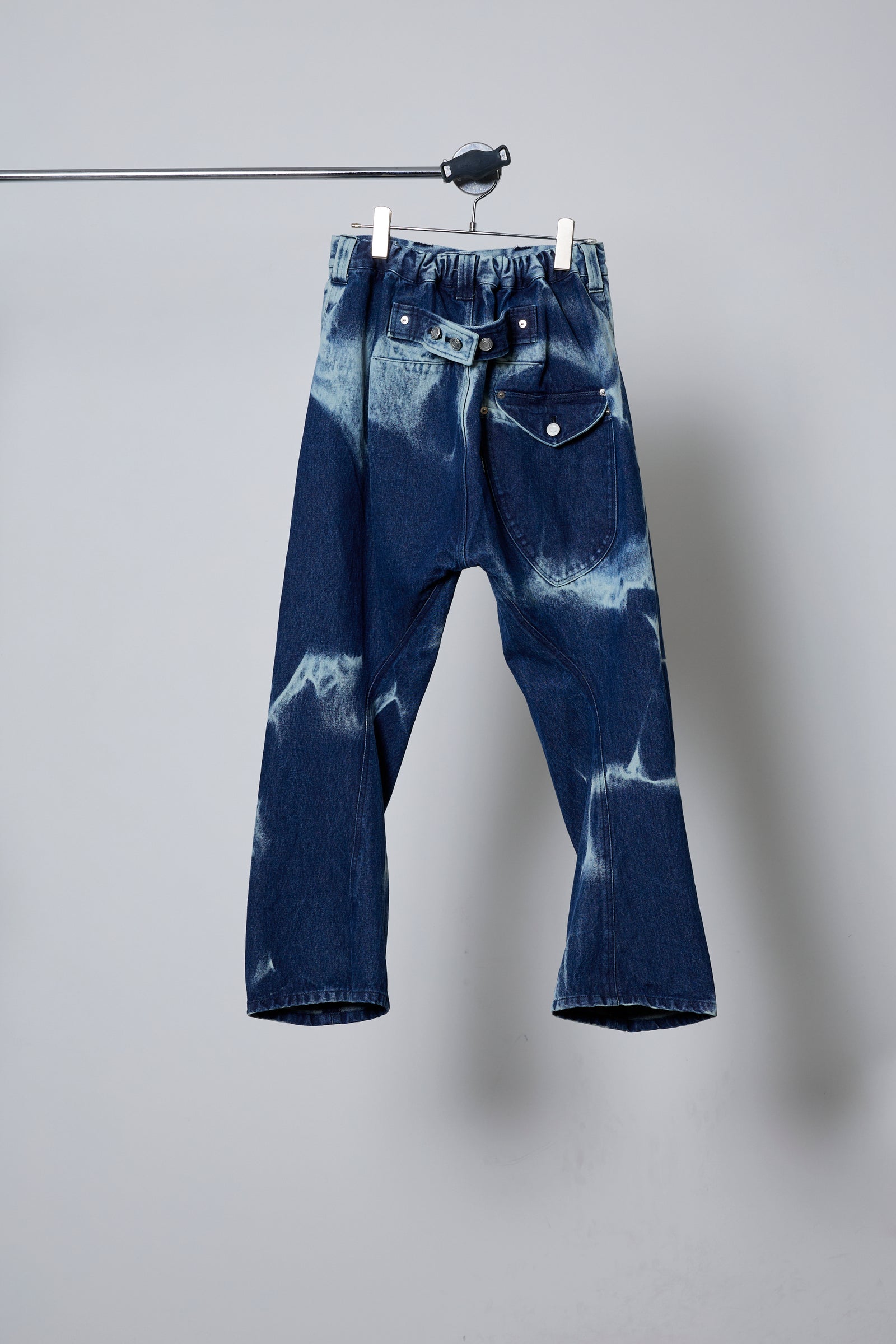 3D CUT DENIM IRREGULAR BLEACH – BODYSONG. ONLINE STORE
