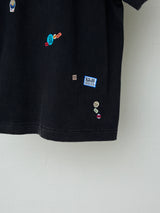 IDM STICKER PRINT BLANKET STITCH TEE