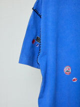 IDM STICKER PRINT BLANKET STITCH TEE
