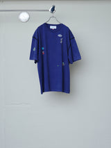 IDM STICKER PRINT BLANKET STITCH TEE