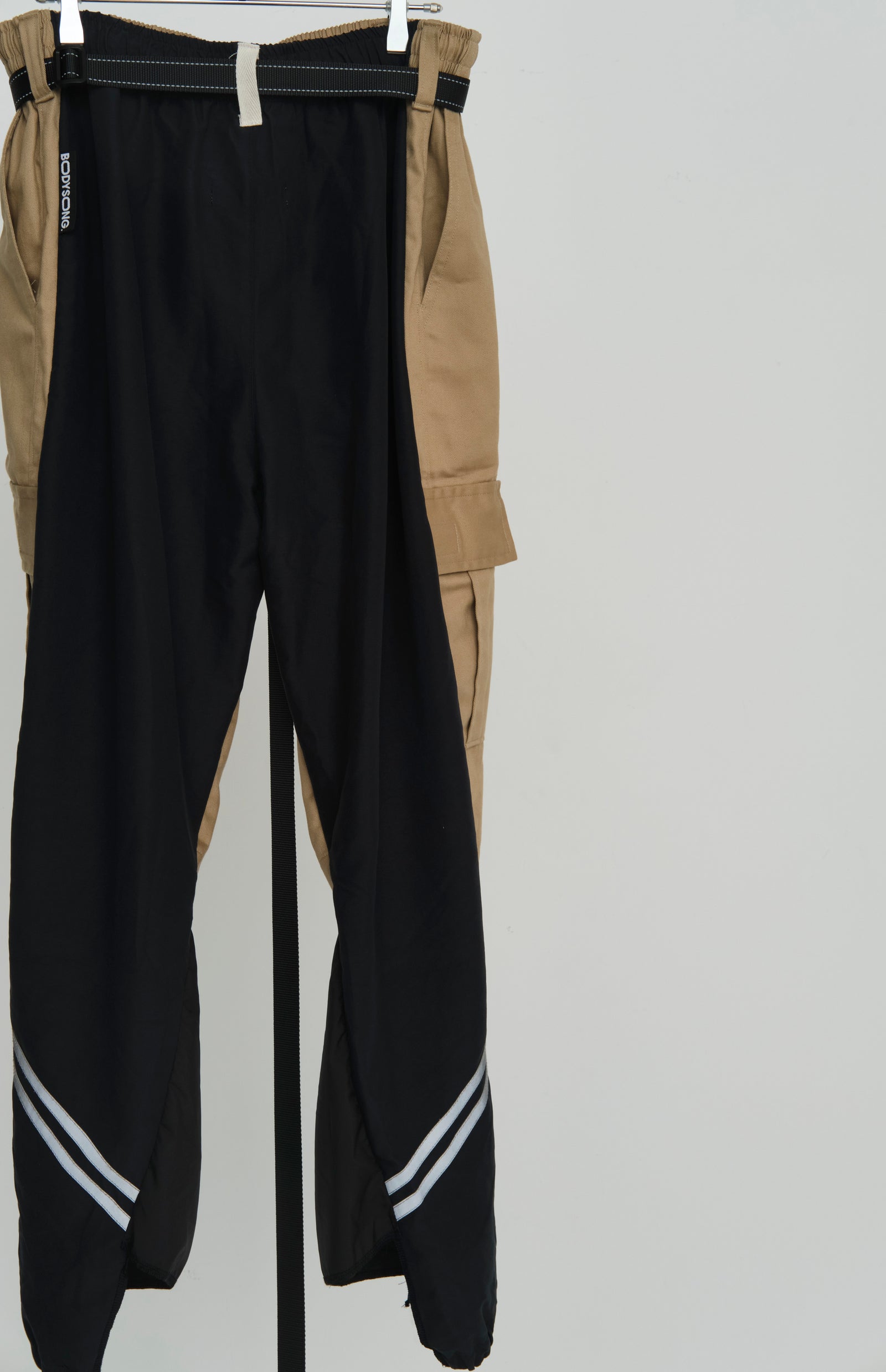 REMILHALF-CARGO-FRONT BEIGE – BODYSONG. ONLINE STORE REMILHALF-CARGO-FRONT BEIGE – BODYSONG. ONLINE STORE